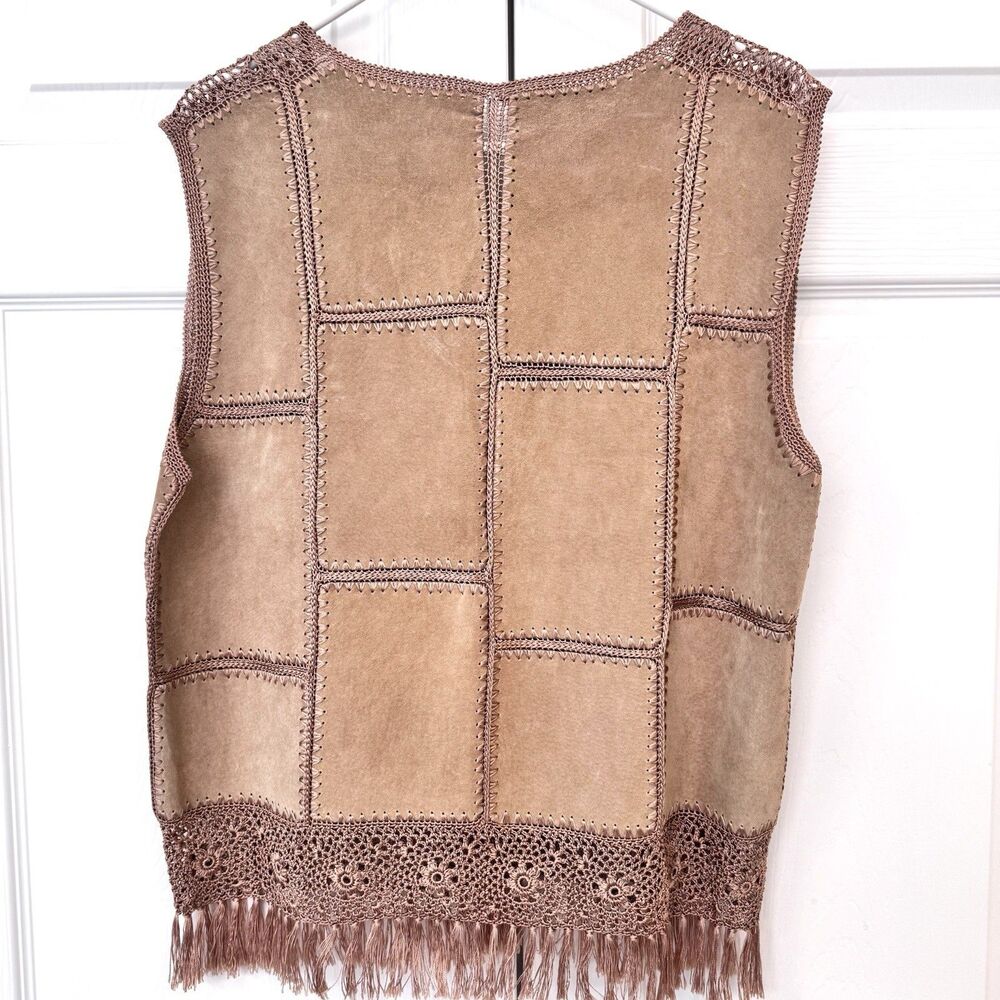 VTG Lisa International Patchwork Suede Crochet Vest Button Fringe Boho Festival - Picture 8 of 8